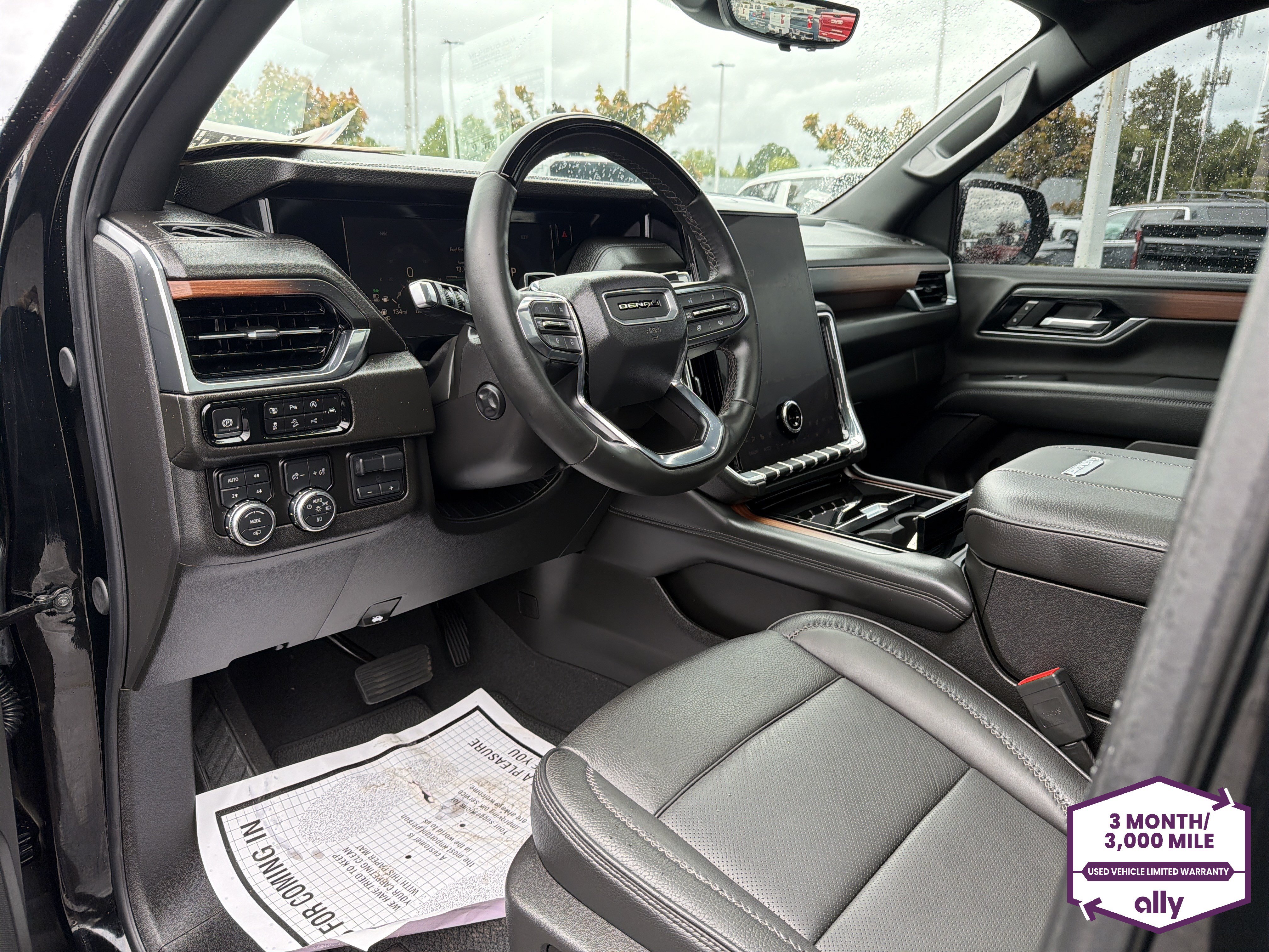 Used 2025 GMC Yukon Denali w/ Denali Reserve Package AWD/4WD image 9