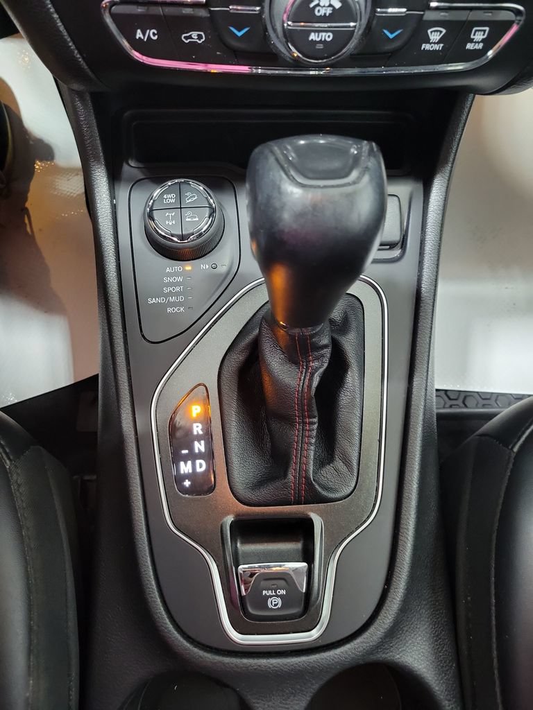 Used 2022 Jeep Cherokee Trailhawk w/ Premium Leather Package AWD/4WD image 42