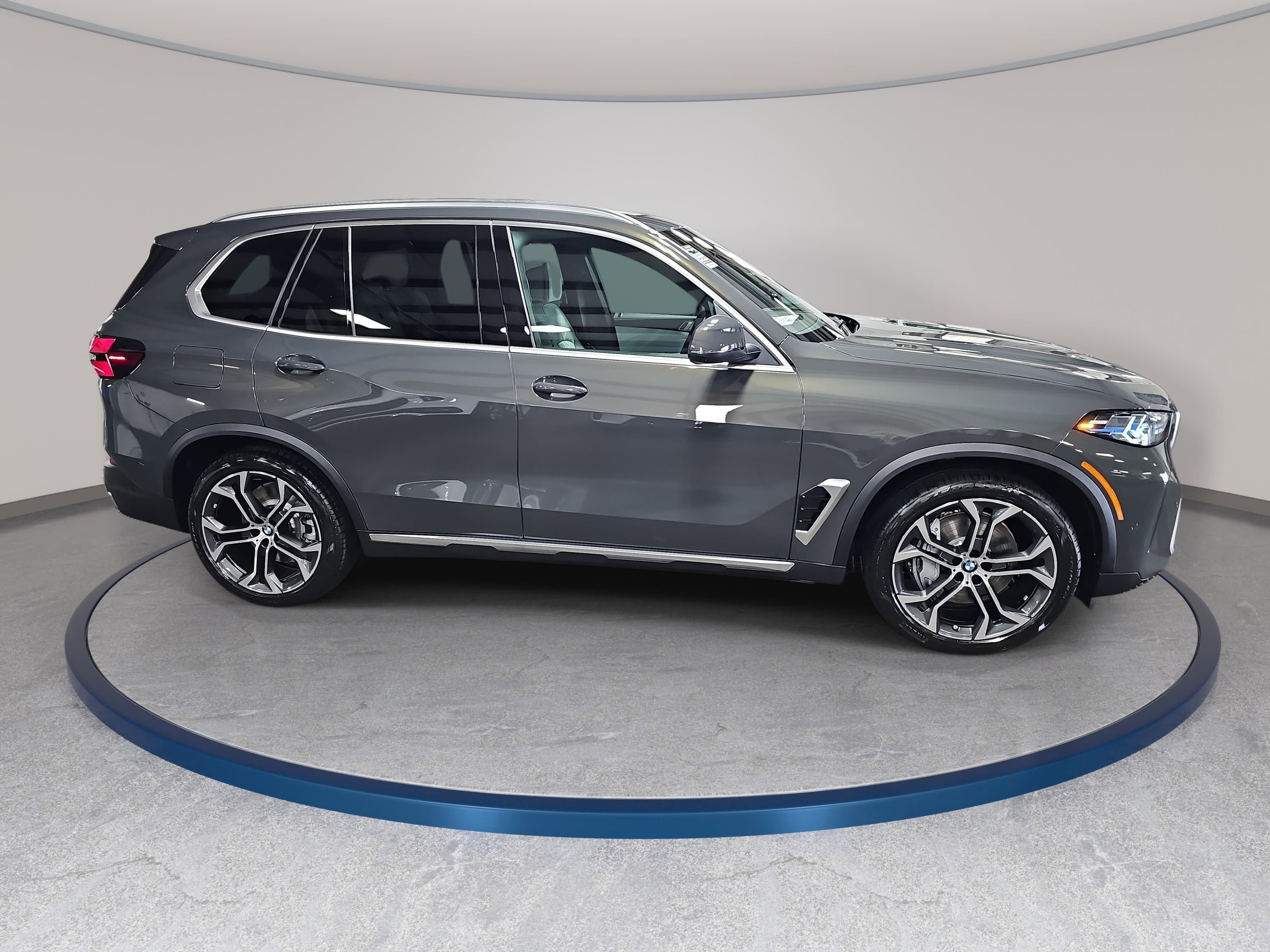 New 2026 BMW X5 xDrive50e w/ Climate Comfort Package image 4