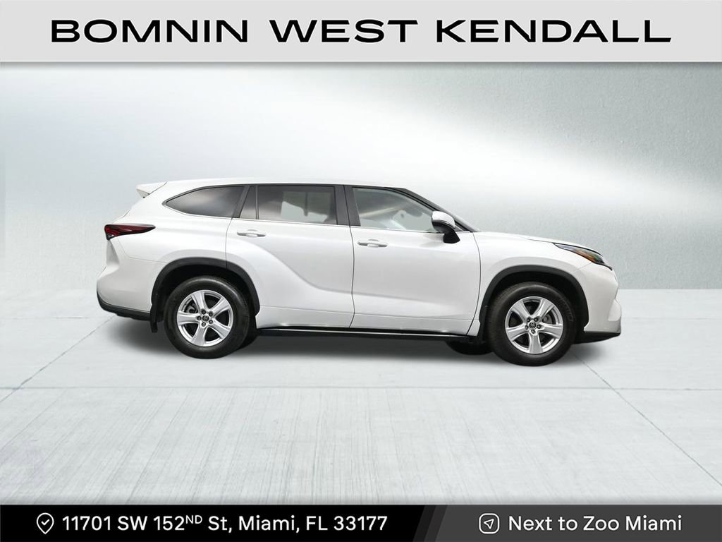 Used 2025 Toyota Highlander LE image 25