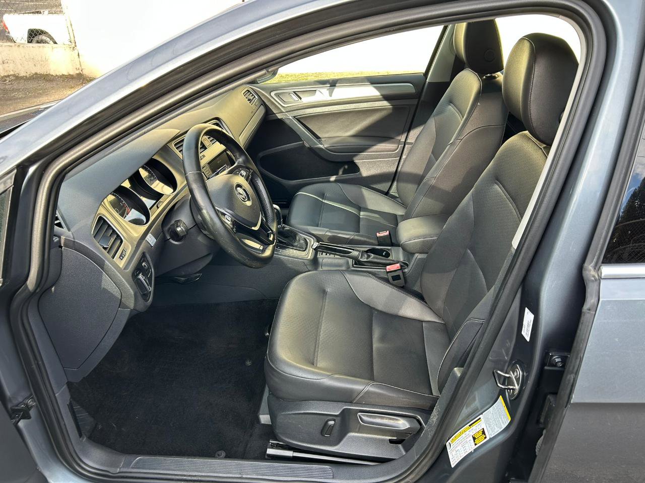 Used 2015 Volkswagen Golf TDI SE image 10