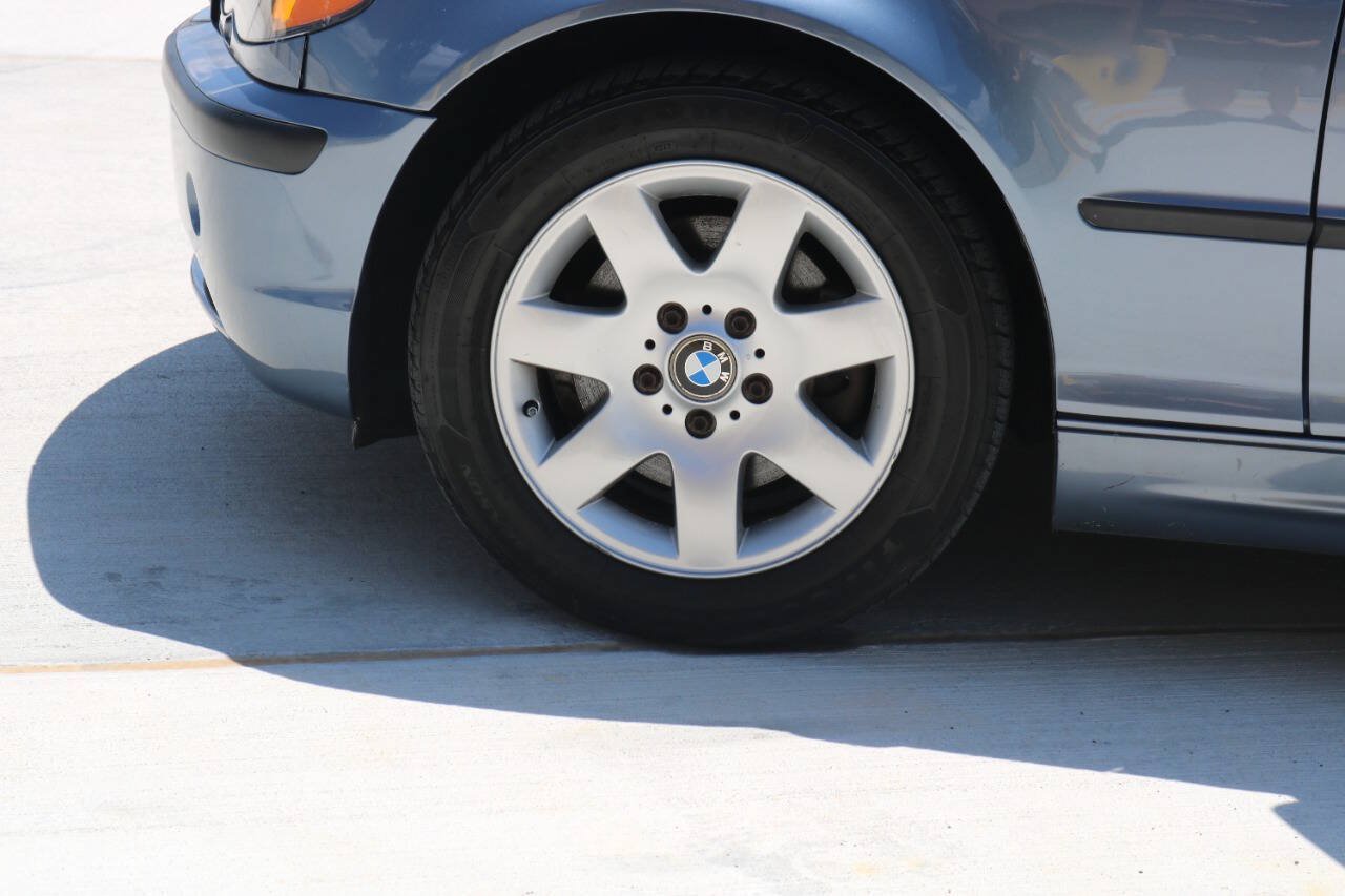 Used 2004 BMW 325xi Sedan AWD/4WD image 36