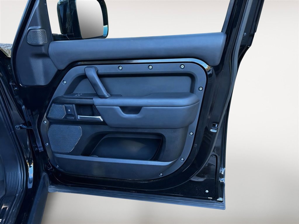 Used 2023 Land Rover Defender 110 V8 image 25