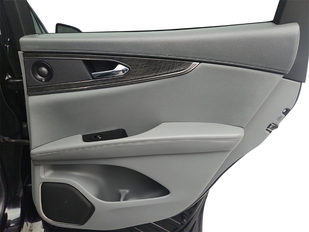 Used 2019 Lincoln Nautilus Reserve image 31