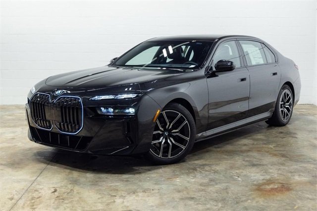 Used 2025 BMW i7 xDrive60 w/ Executive Package image 11