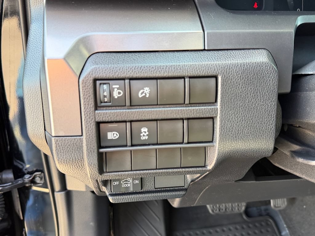 Certified 2025 Toyota Tacoma SR5 AWD/4WD image 31