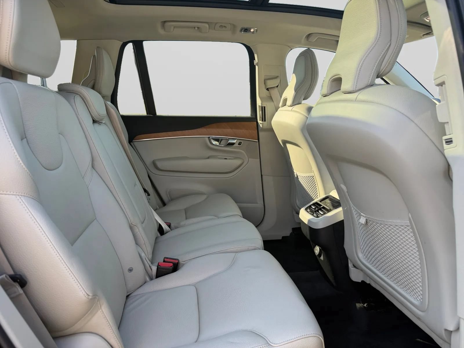 Used 2022 Volvo XC90 T5 Momentum w/ Protection Package Premier FWD image 31