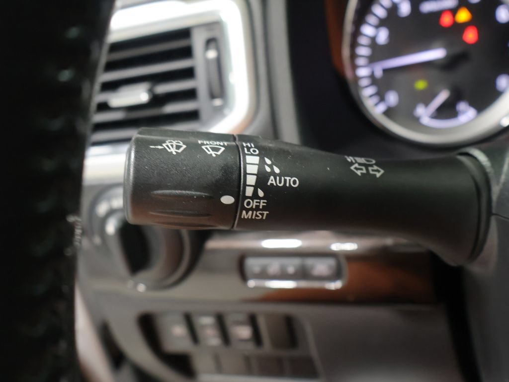 Used 2017 Nissan Titan SV AWD/4WD image 37
