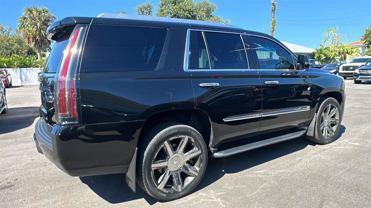 Used 2015 Cadillac Escalade Luxury AWD/4WD image 10
