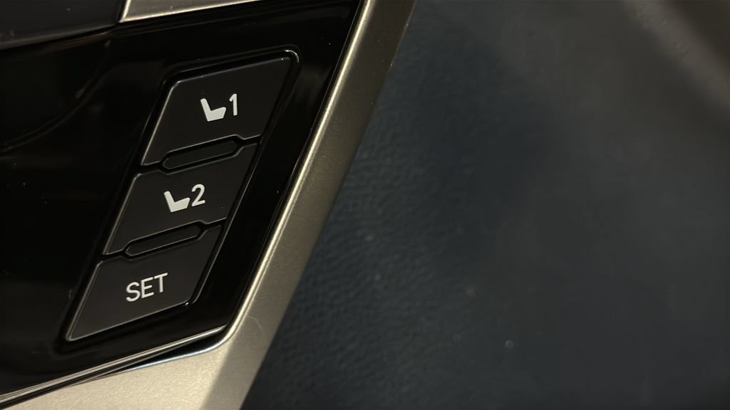 Used 2025 Toyota Tundra Limited AWD/4WD image 20