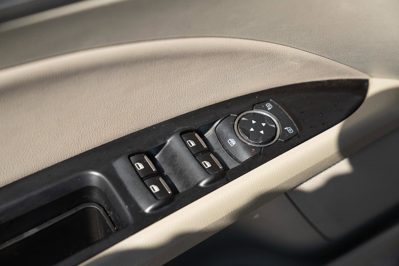 Used 2020 Ford Fusion SEL FWD image 17