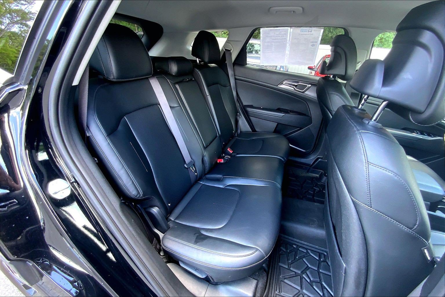 Used 2025 Kia Sportage EX FWD image 28