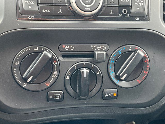 Used 2013 Nissan Juke S FWD image 18