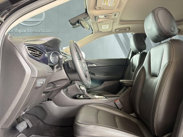 Used 2022 Buick Encore GX Essence w/ Experience Buick Package FWD image 7