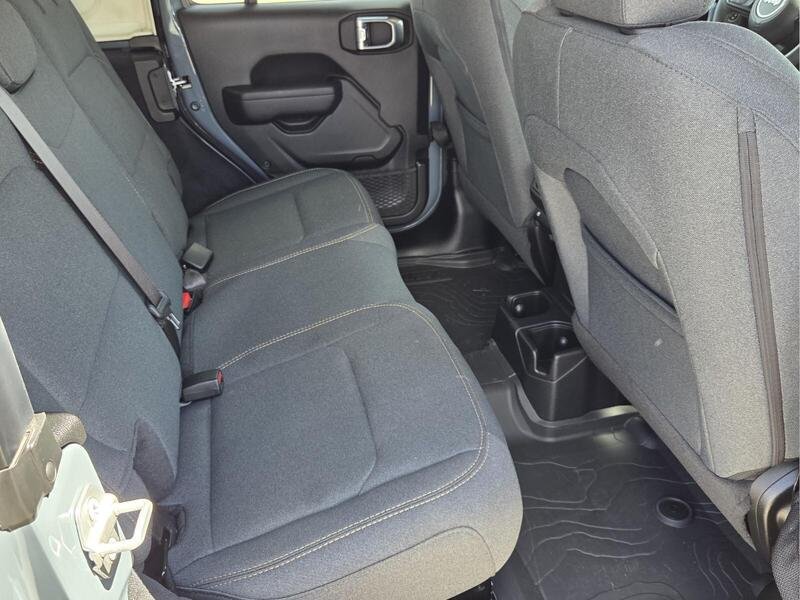 Used 2025 Jeep Wrangler Unlimited Sport AWD/4WD image 18