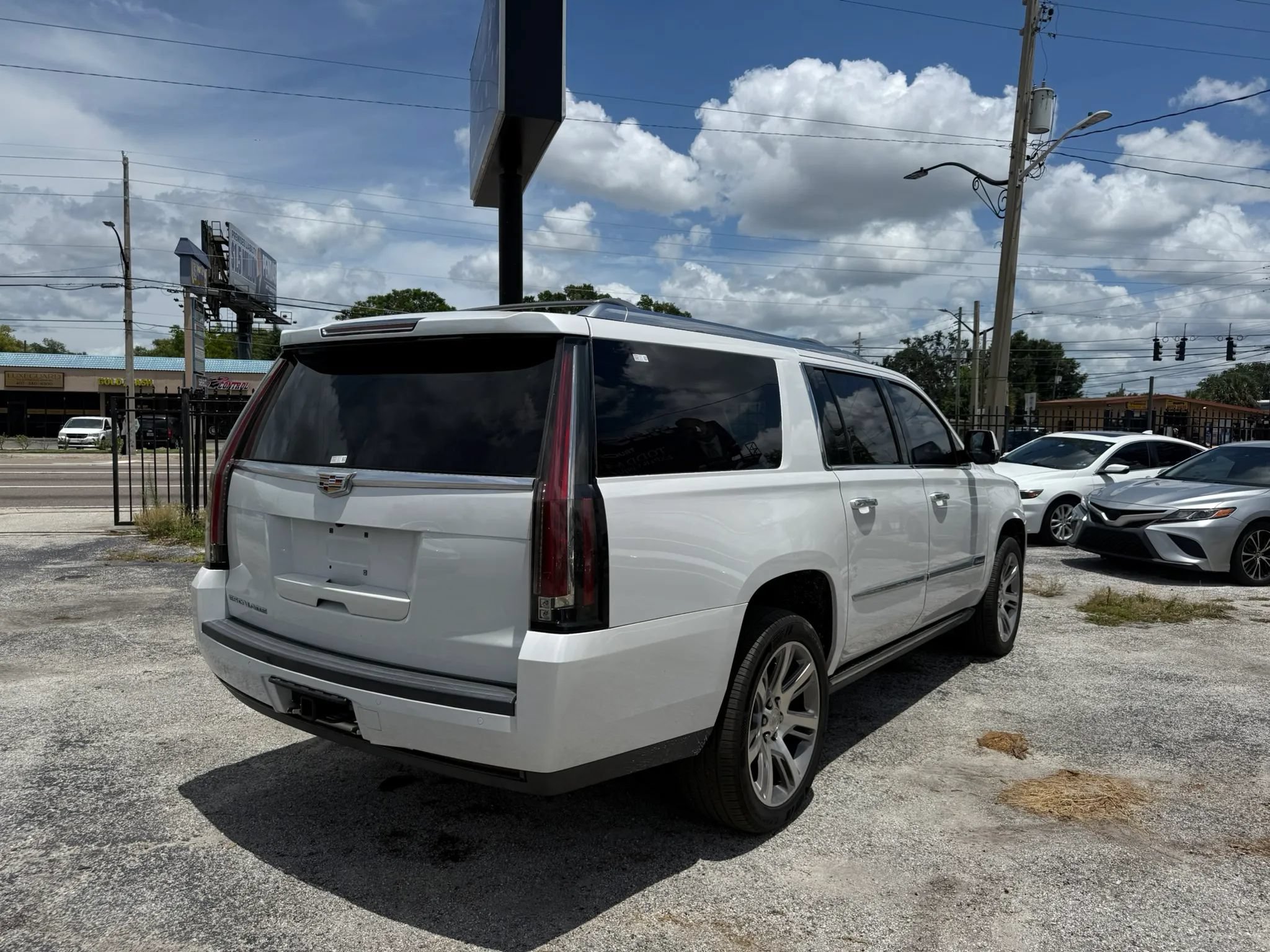 Used 2016 Cadillac Escalade ESV Premium RWD image 6
