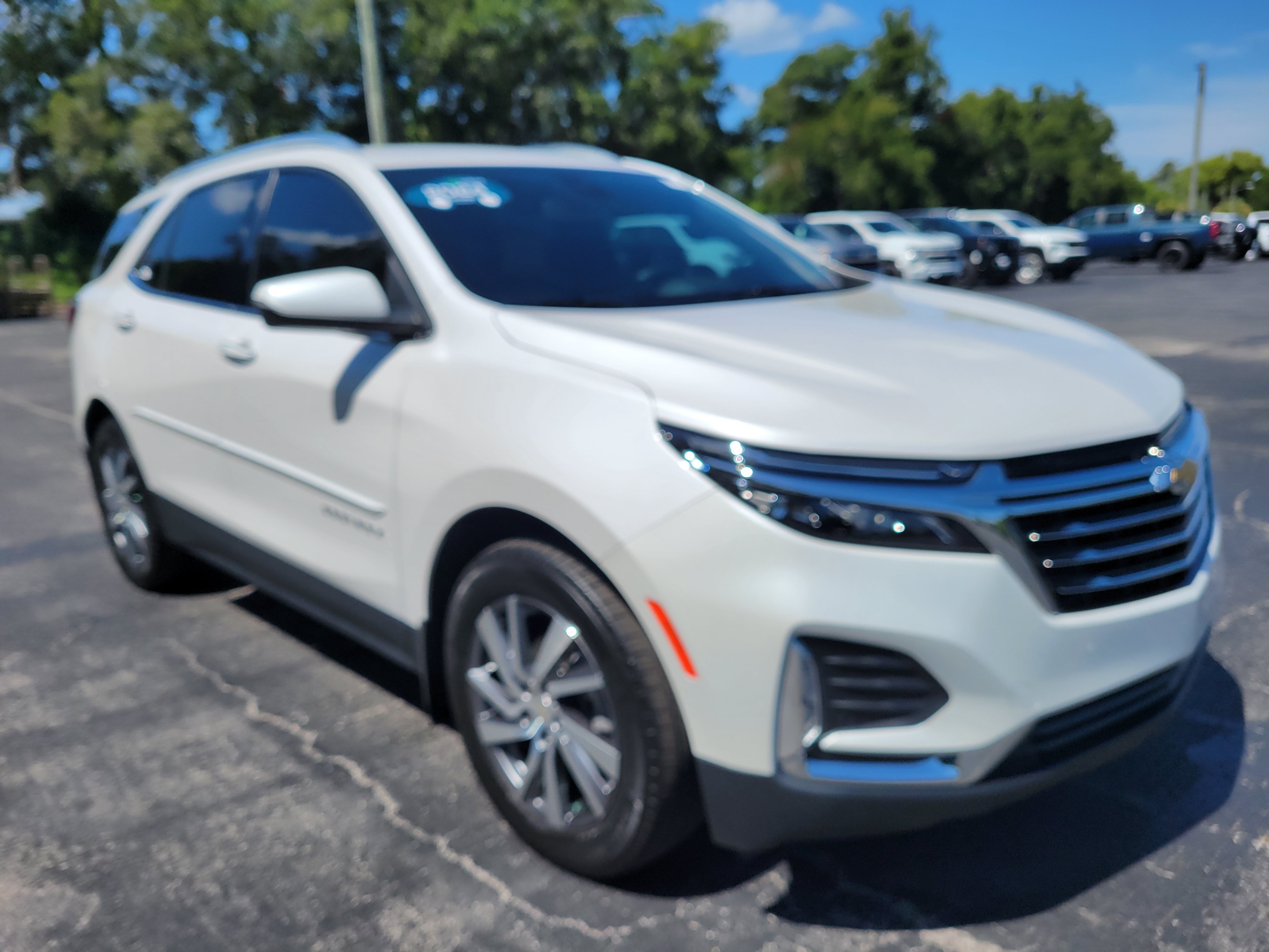 Certified 2024 Chevrolet Equinox Premier FWD image 3