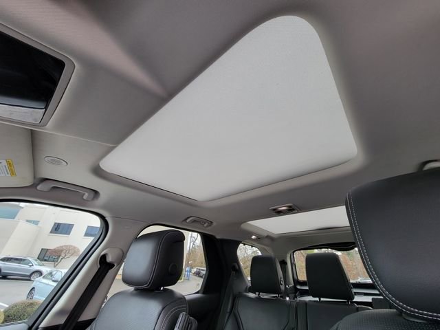 Used 2024 Land Rover Discovery S image 38