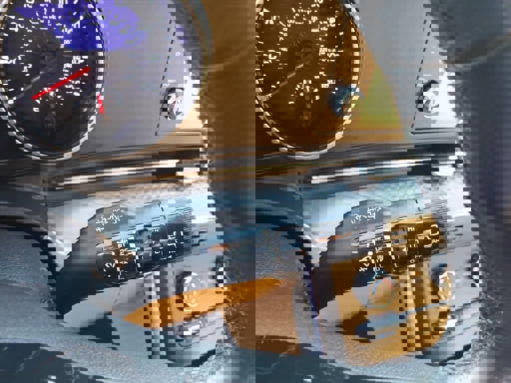 Used 2022 Kia Carnival LX image 25