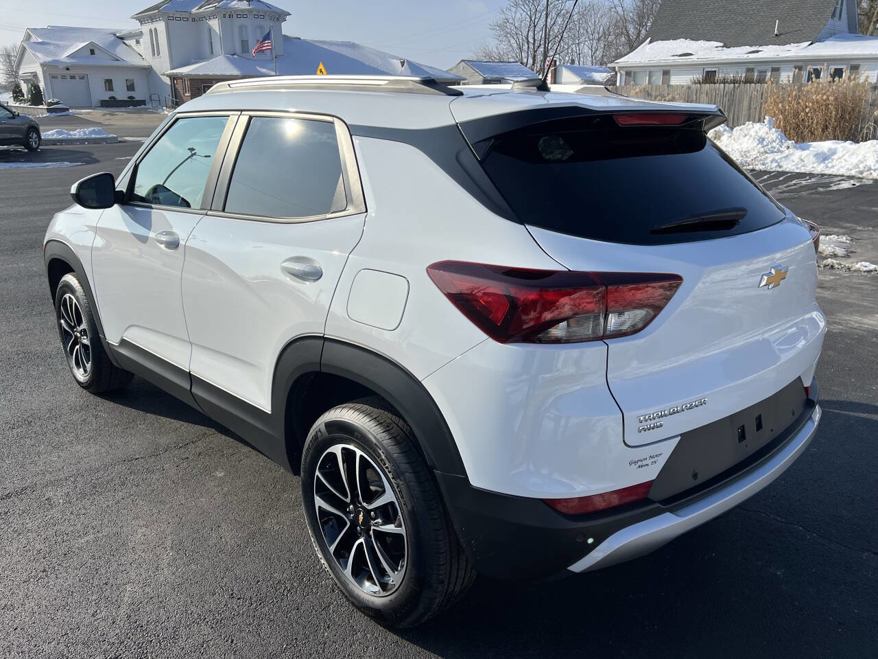 Used 2025 Chevrolet TrailBlazer LT w/ Driver Confidence Package image 4