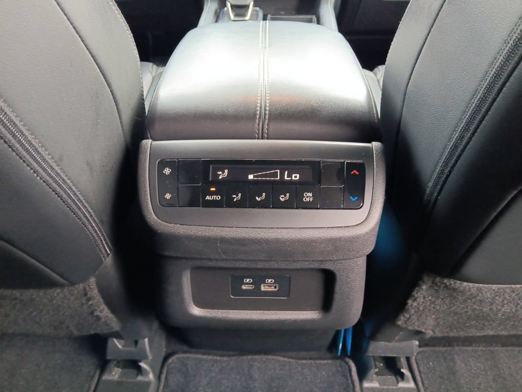 Used 2023 Nissan Pathfinder SL AWD/4WD image 36