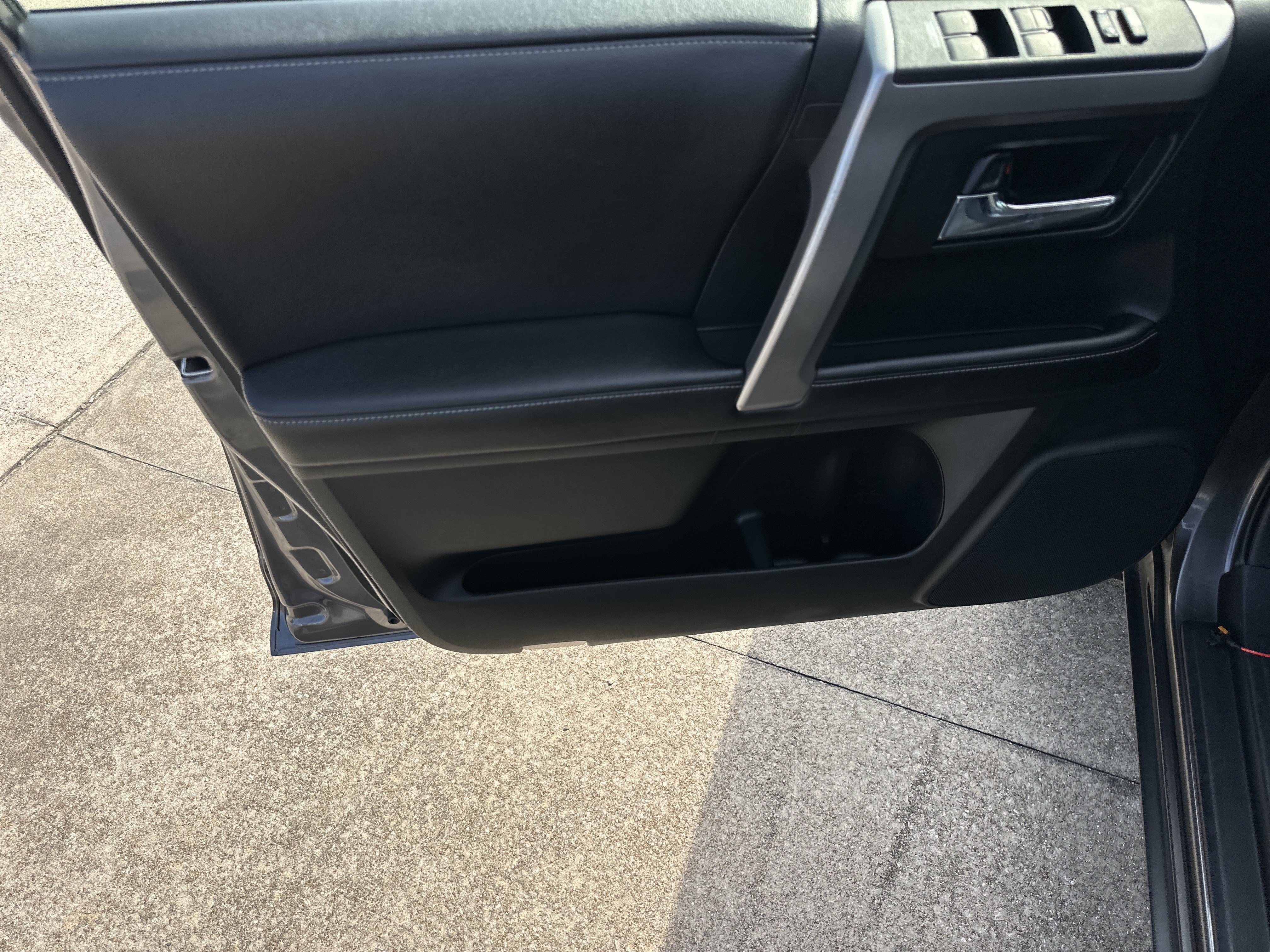 Used 2017 Toyota 4Runner SR5 Premium RWD image 11
