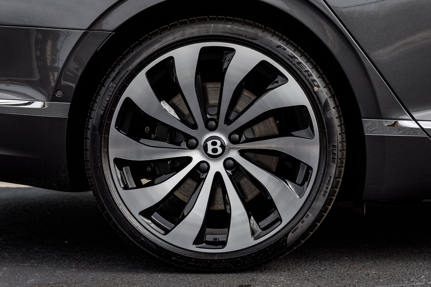 New 2026 Bentley Flying Spur Plug-In Hybrid image 18