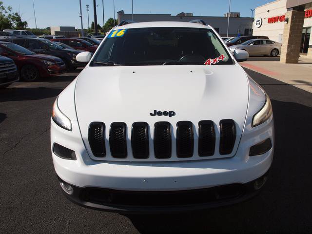 Used 2016 Jeep Cherokee Latitude w/ Cold Weather Group AWD/4WD image 4