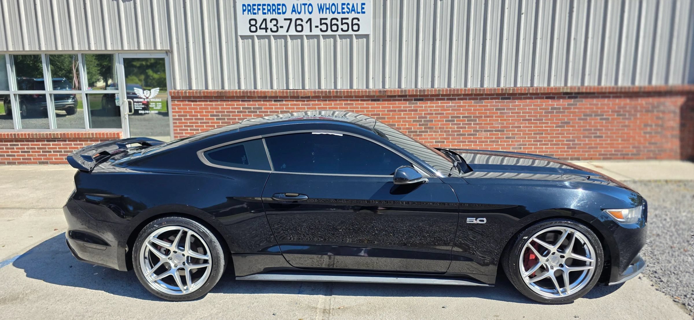 Used 2017 Ford Mustang GT RWD image 4