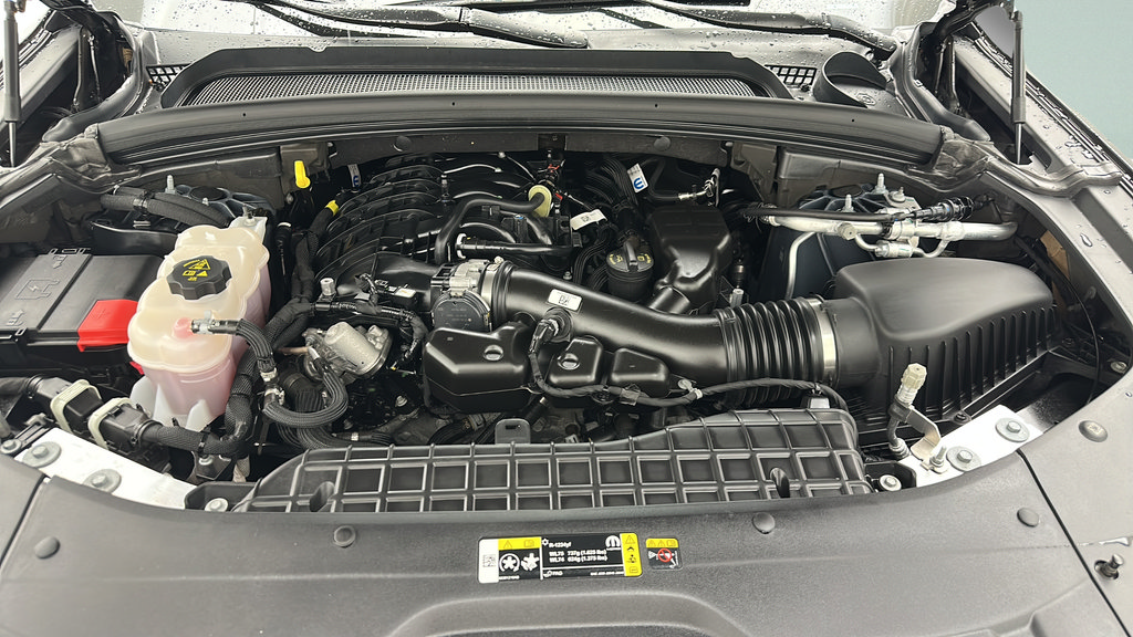 Used 2025 Jeep Grand Cherokee Altitude AWD/4WD image 23