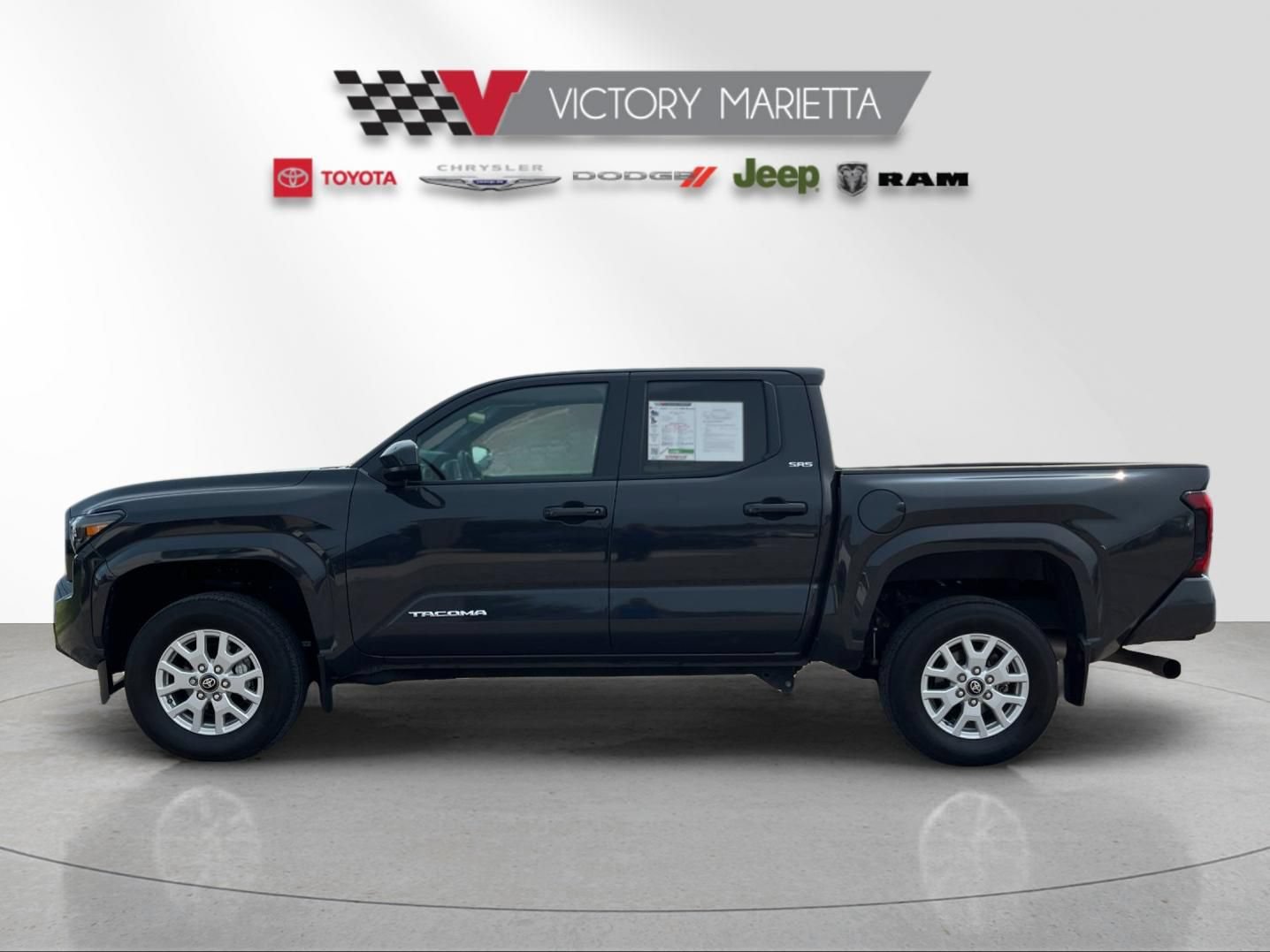 Used 2024 Toyota Tacoma SR5 AWD/4WD image 2