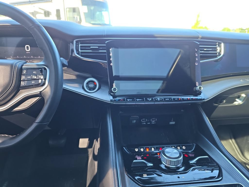 Used 2022 Jeep Grand Wagoneer Series II AWD/4WD image 26