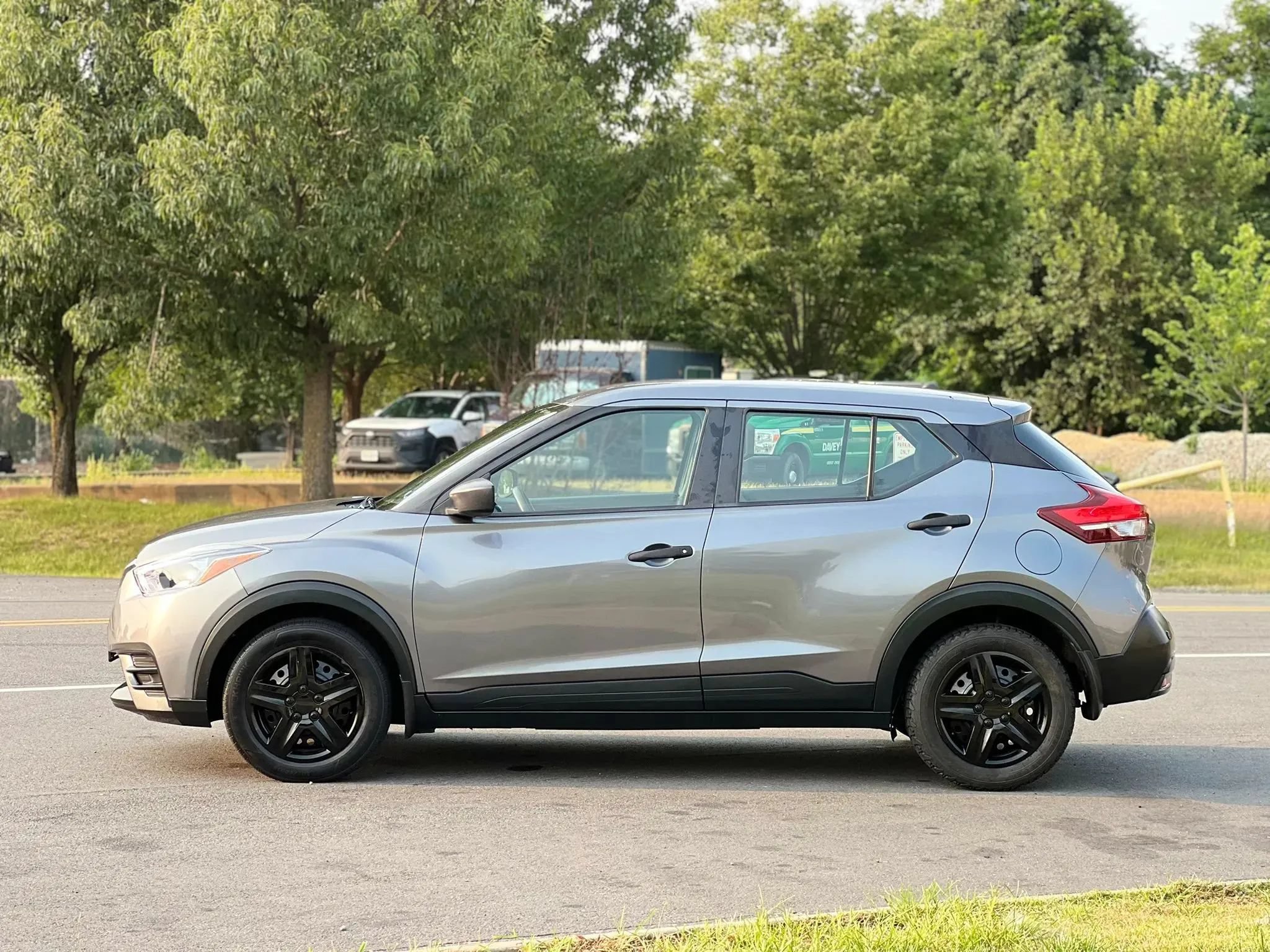 Used 2020 Nissan Kicks S FWD image 2