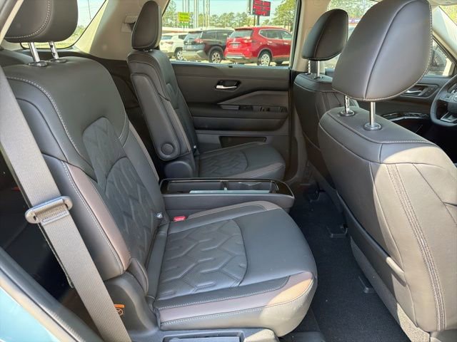New 2026 Nissan Pathfinder Platinum image 16