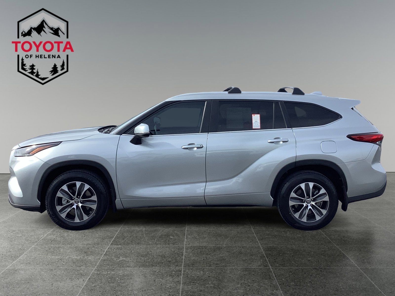 Used 2023 Toyota Highlander XLE image 2