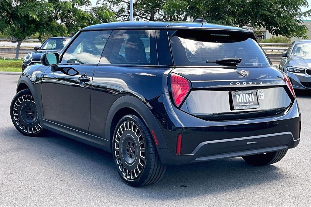 Used 2025 MINI Cooper 2-Door Hardtop FWD image 11
