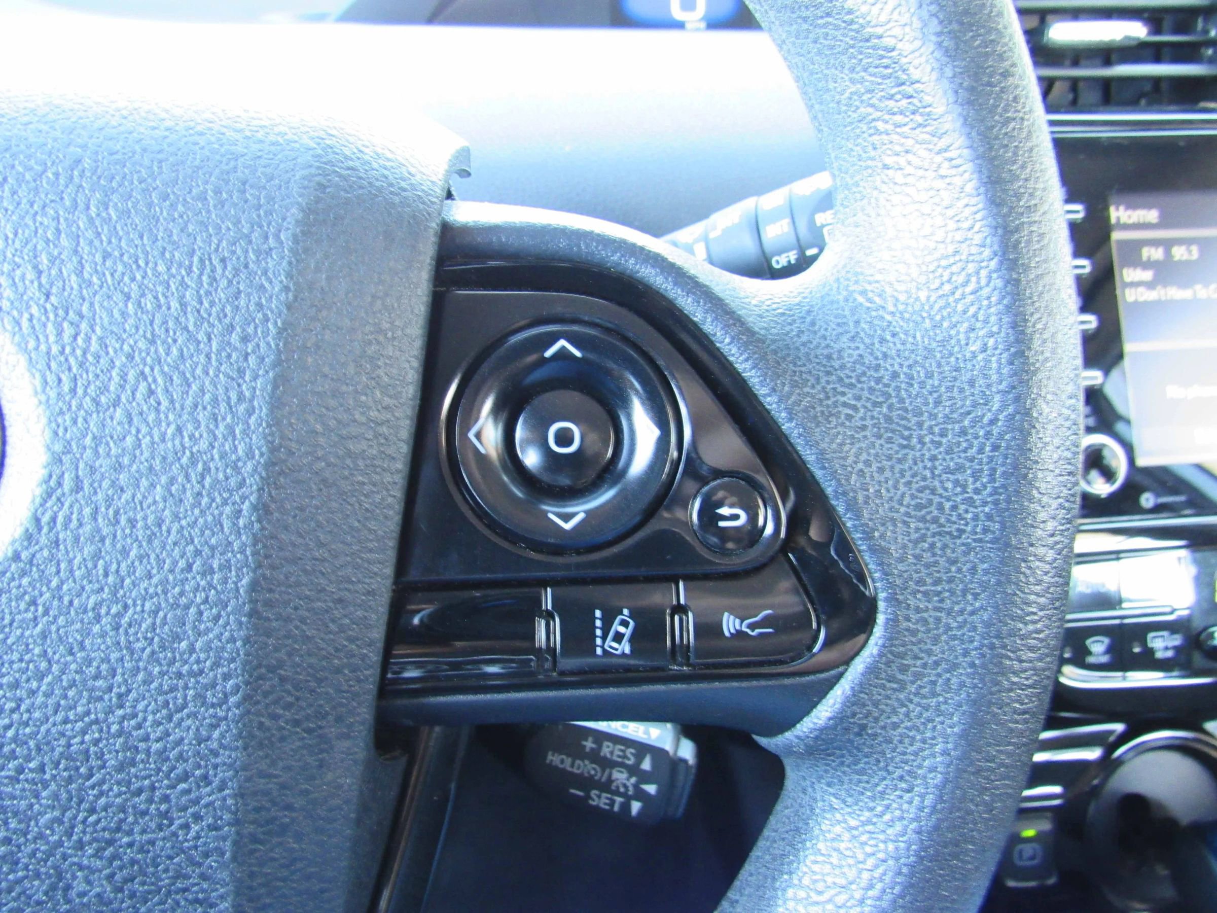 Used 2022 Toyota Prius LE image 15