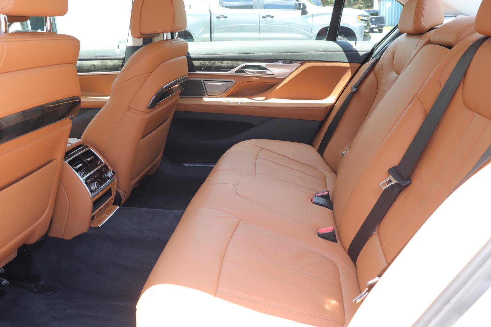 Used 2018 BMW 750i RWD image 12