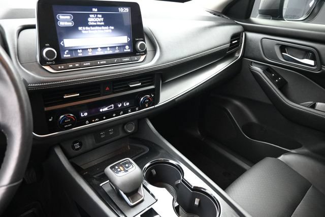 Used 2024 Nissan Rogue SV w/ SV Premium Package FWD image 19