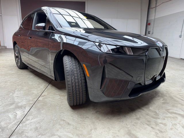 Used 2026 BMW iX xDrive60 w/ Premium Package AWD/4WD image 7