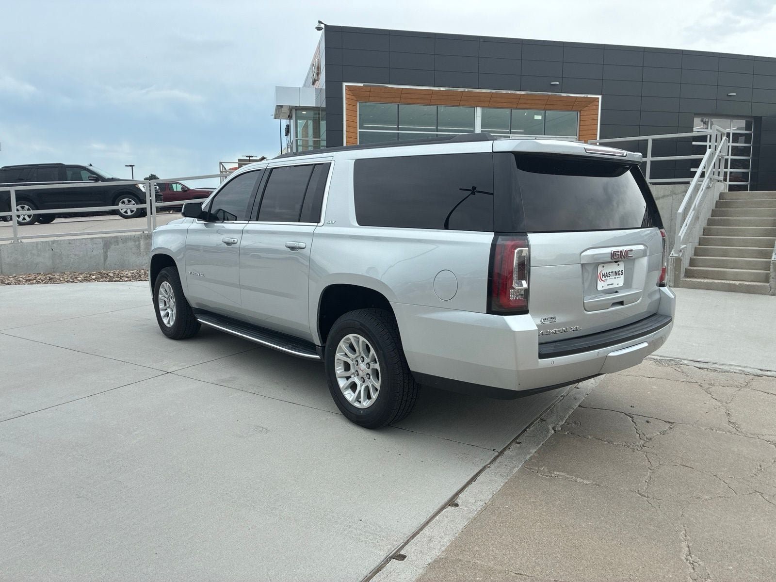 Used 2019 GMC Yukon XL SLT AWD/4WD image 3