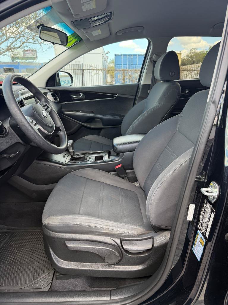 Used 2020 Kia Sorento LX FWD image 13