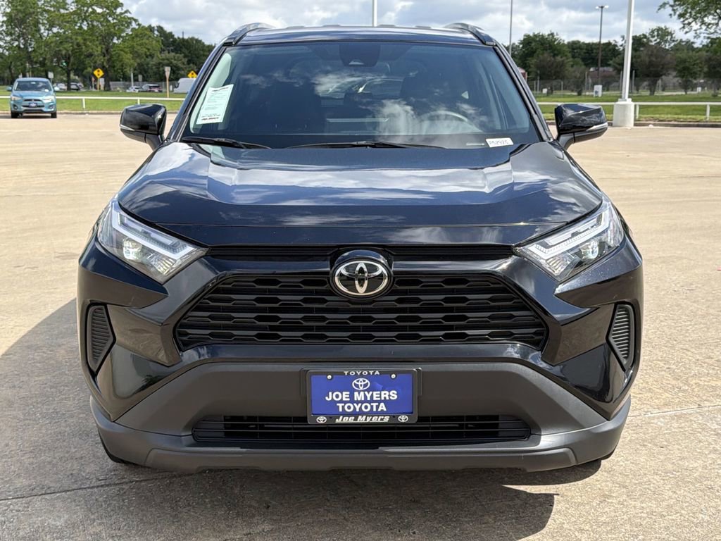 Used 2025 Toyota RAV4 XLE FWD image 3