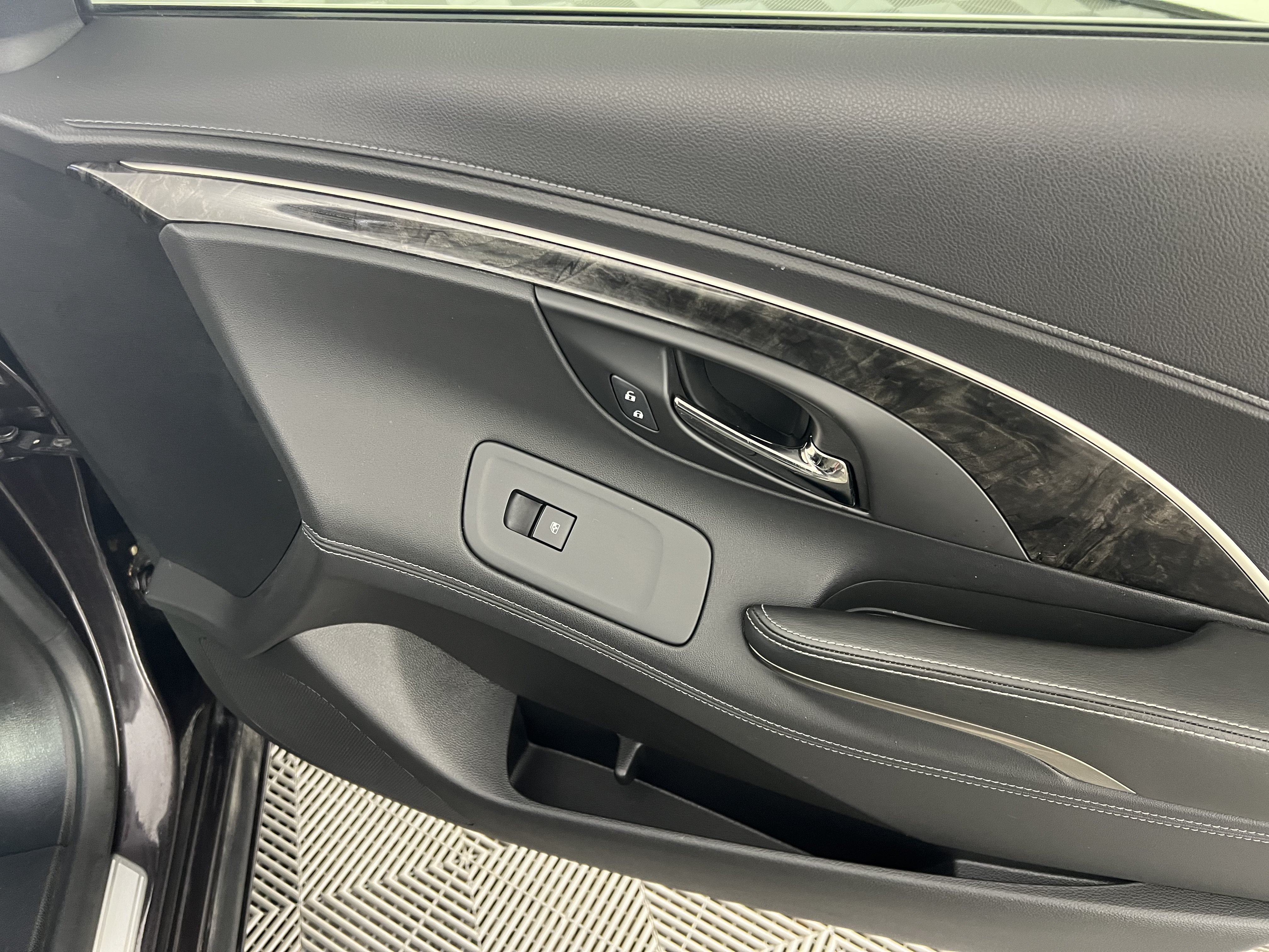 Used 2015 Buick LaCrosse Leather FWD image 24