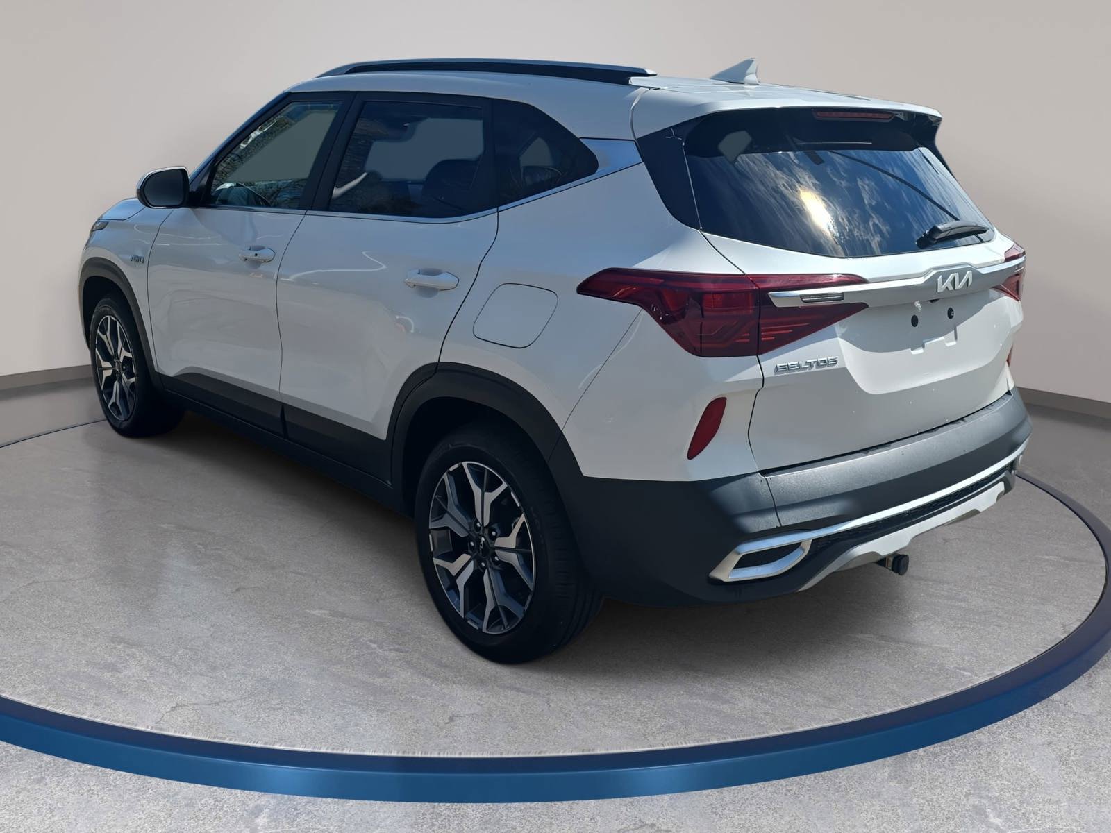 Used 2023 Kia Seltos EX image 7