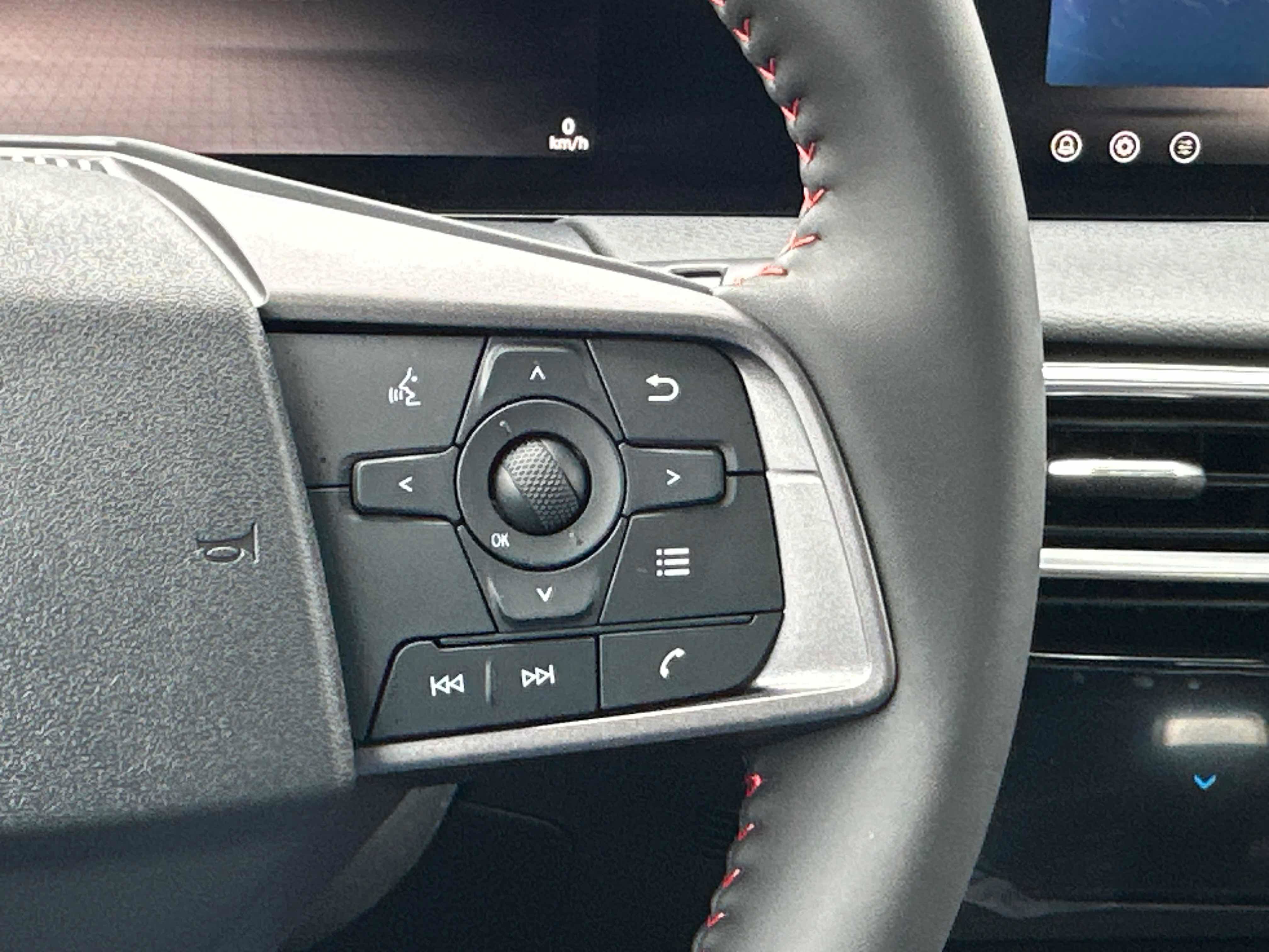 New 2026 Nissan Sentra SR w/ Floor Mat Package FWD image 38