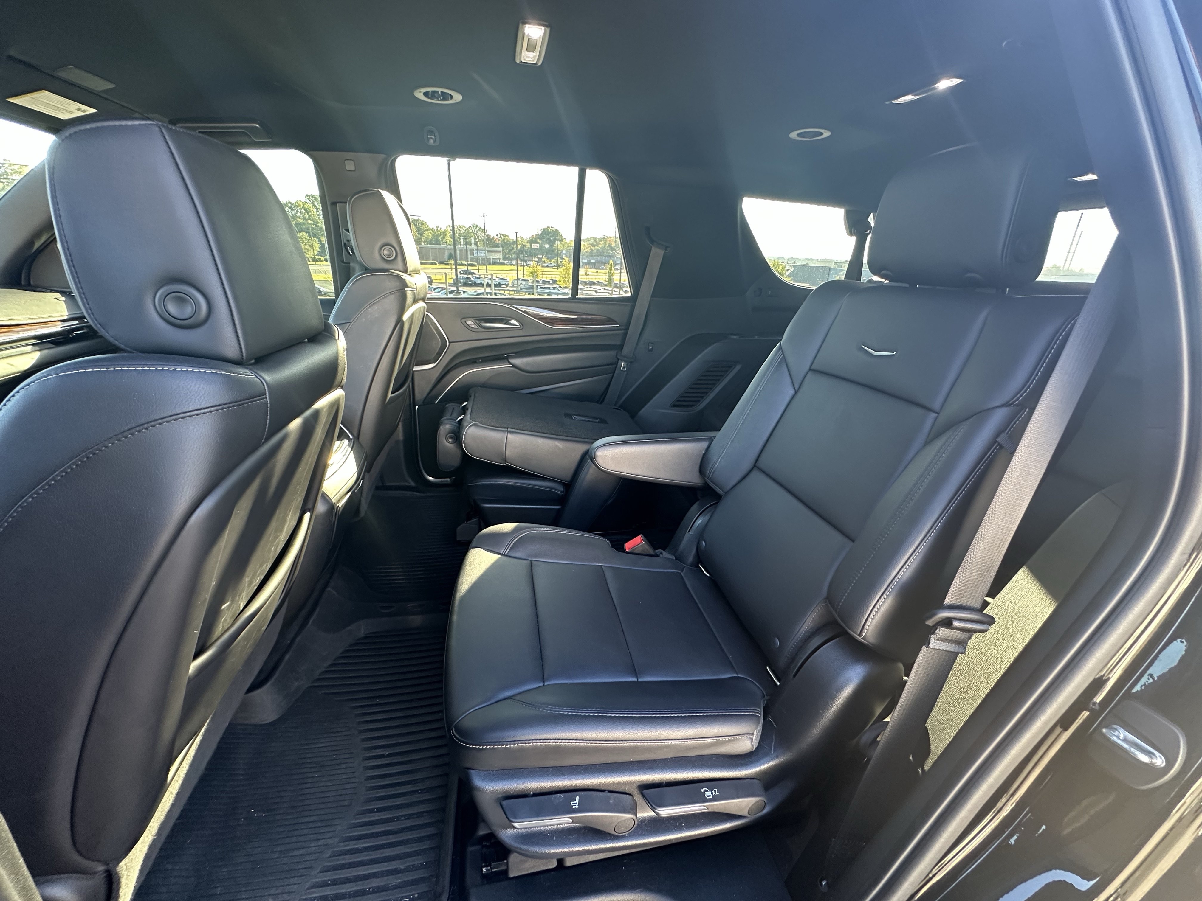 Used 2022 Cadillac Escalade Luxury AWD/4WD image 26