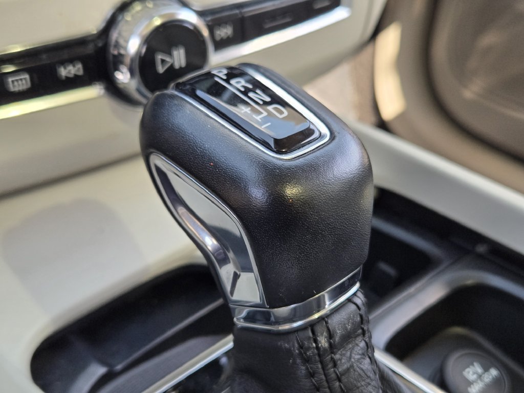 Used 2018 Volvo XC60 T5 Momentum w/ Convenience Package AWD/4WD image 27
