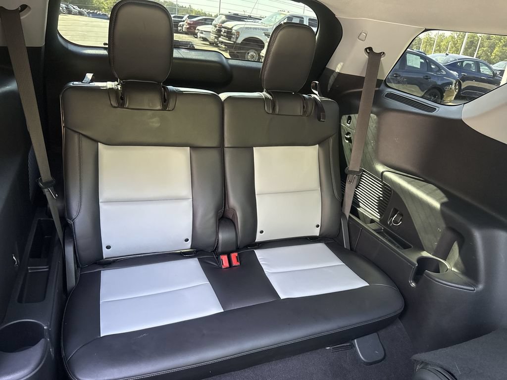 Used 2022 Ford Explorer XLT w/ Equipment Group 202A AWD/4WD image 26