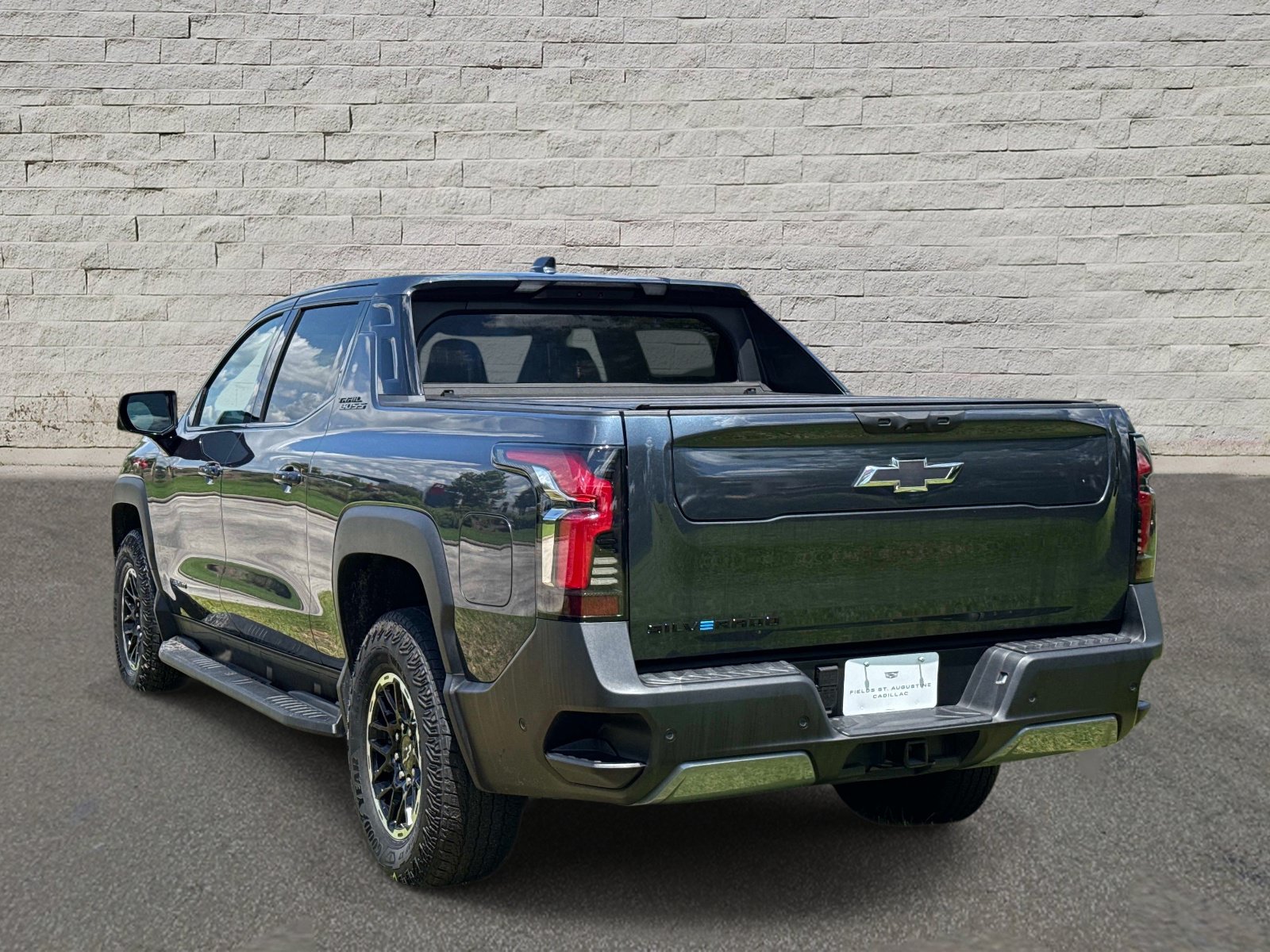 Used 2026 Chevrolet Silverado EV Trail Boss w/ Premium Package AWD/4WD image 2
